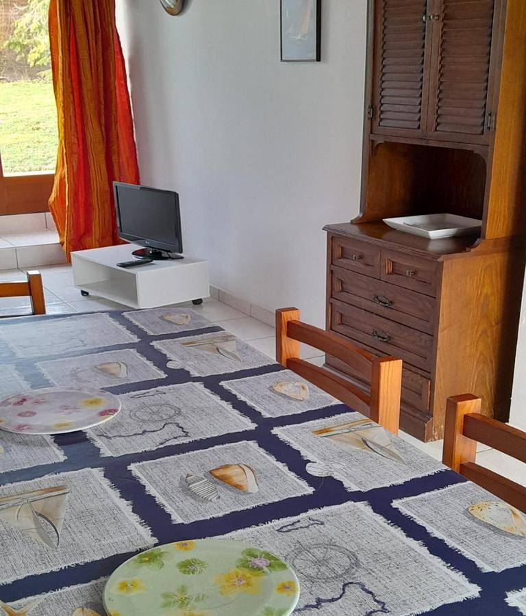 Two-Bedroom House in Prinquiau, Vallée de la Loire