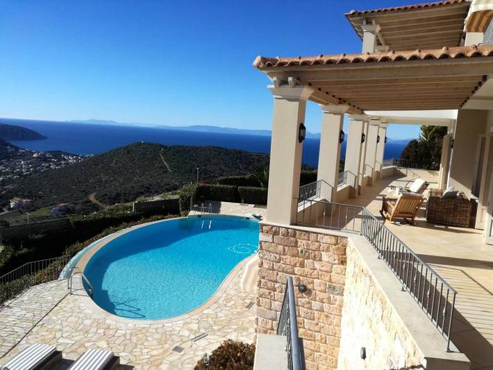 Location de vacances pour 13 personnes, avec piscine ainsi que jardin et jacuzzi dans Saronida - 2