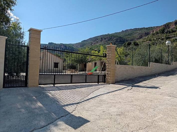 Casa rural para 6 personas, con jardín además de piscina y vistas en Yeste - 2