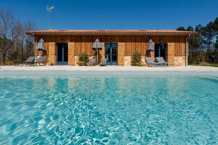 Chambre d’hôte pour 2 personnes, avec piscine ainsi que jardin et vue