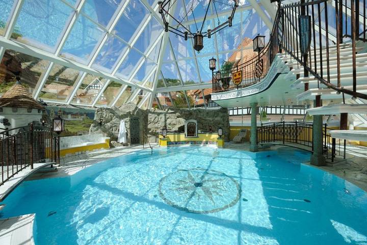 Hotel, mit Terrasse und Whirlpool sowie Garten und Pool in Dinklage