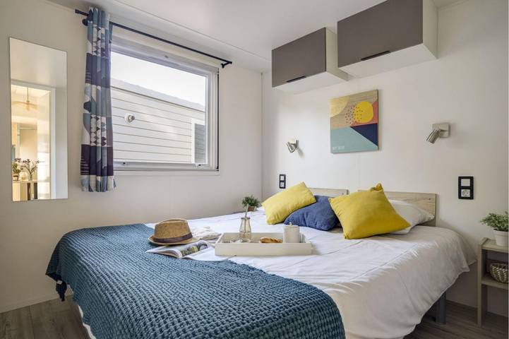 Camping pour 6 personnes, avec terrasse ainsi que jardin et piscine, animaux acceptés à Portiragnes - 4