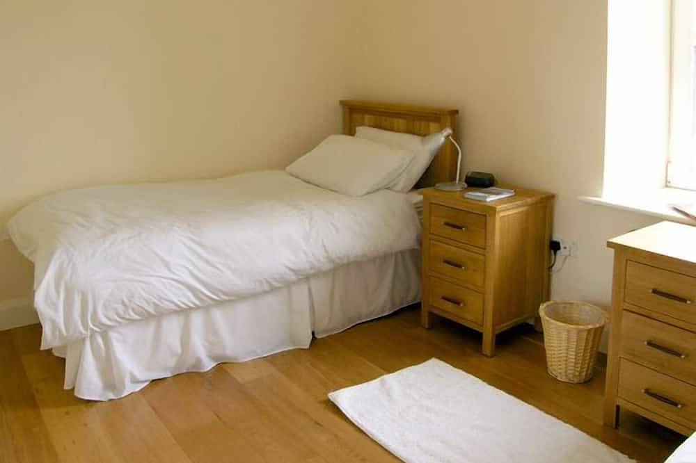 Dolmen Cottage, pet friendly in Kilfenora, County Clare in County Clare