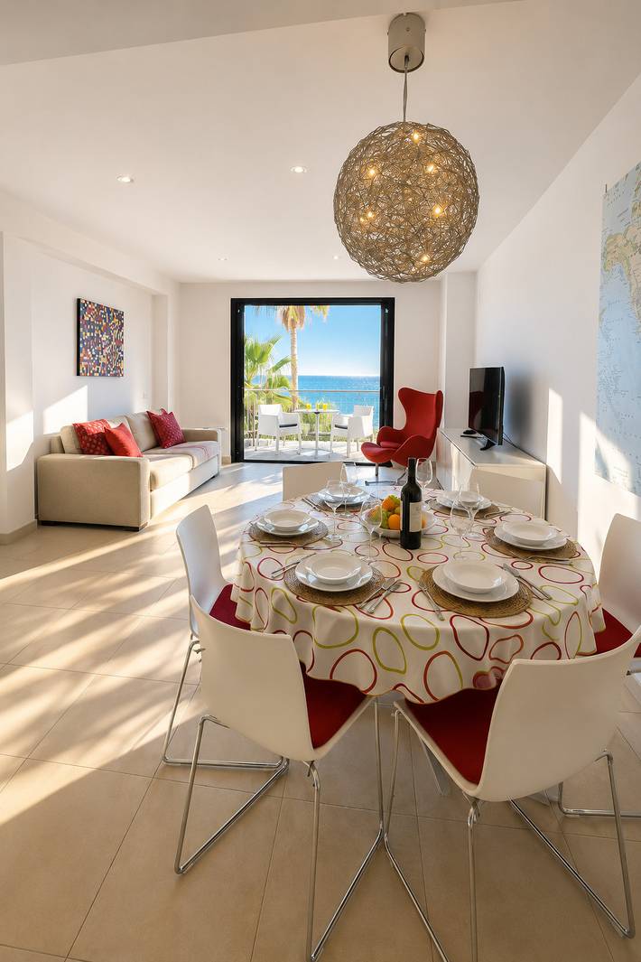 Entire apartment, Holiday apartment for 4 people with balcony in Platja de Sant Sebastià (Sitges), Sitges