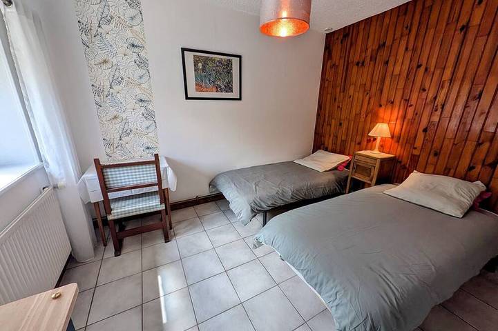 Gîte pour 10 personnes, avec jardin, animaux acceptés à Saint-Bresson - 3