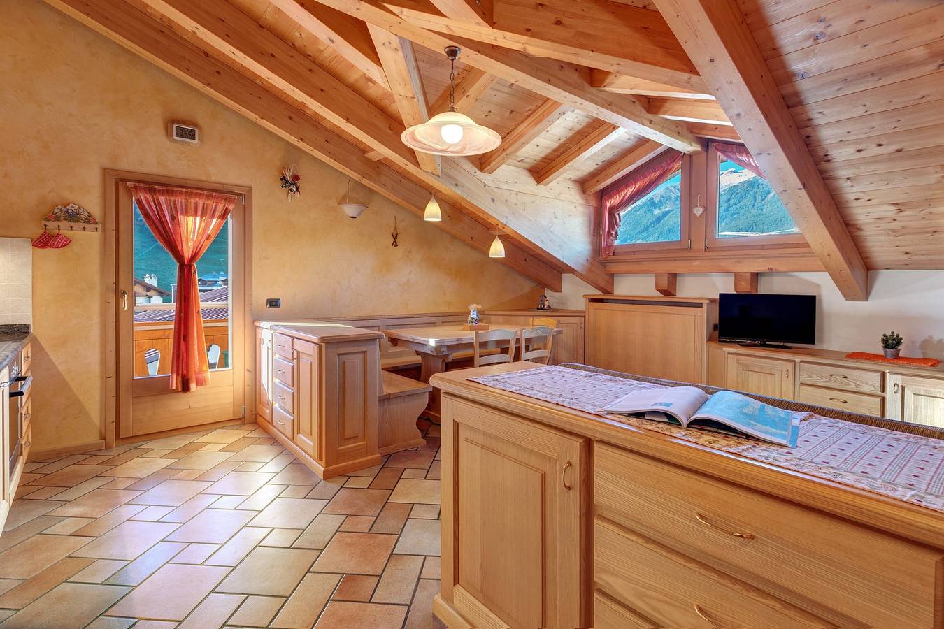 Appartamento intero, Appartamento 'Mansarda Combo' con Vista Montagna, Balcone e Wi-Fi in Bormio, Comune di Bormio