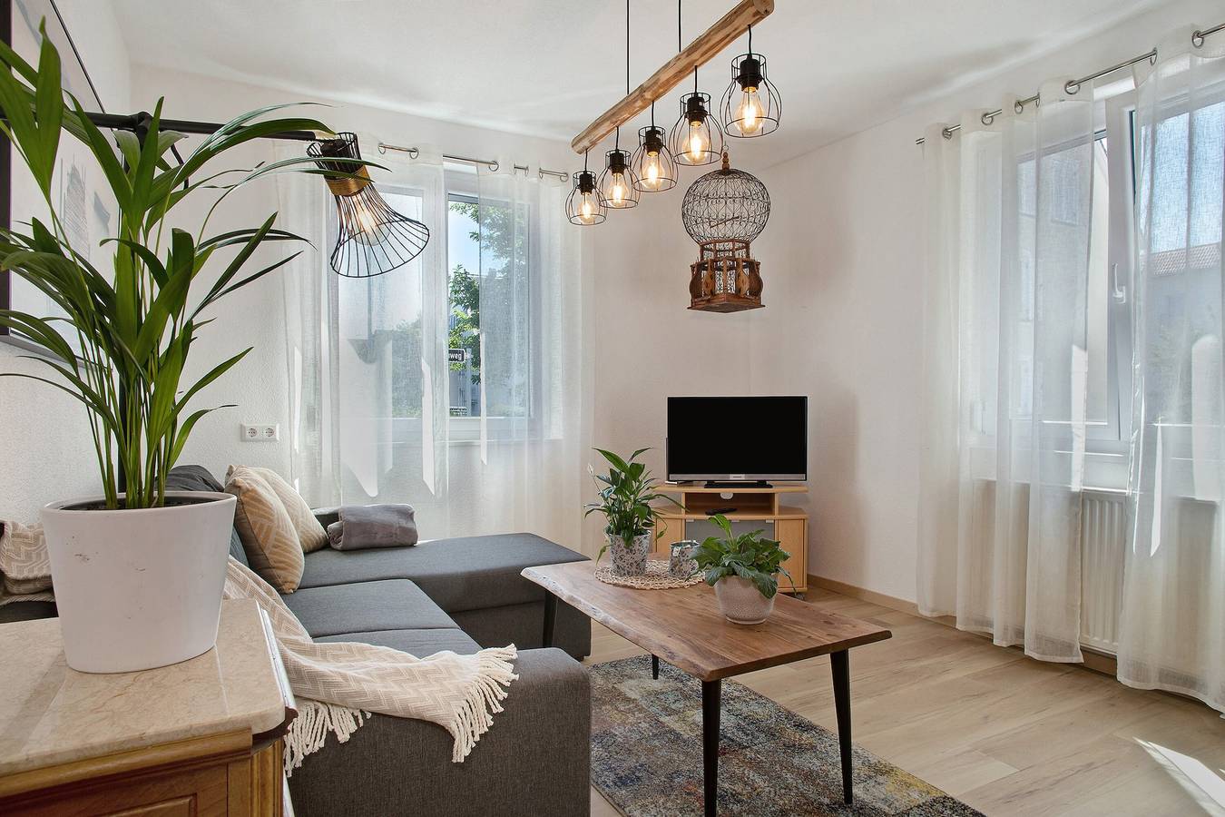 Ganze Wohnung, Hundefreundliche Ferienwohnung Haus Rosi mit Gemeinschaftsgarten und Wlan in Friedrichshafen, Region Bodensee-Oberschwaben
