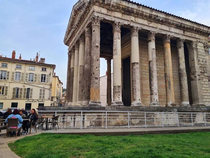 Location de vacances pour 5 personnes, avec piscine et terrasse à Marcollin - 3