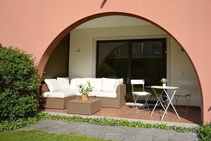 Ferienwohnung für 2 Personen, mit Terrasse und Garten sowie Pool in Ascona