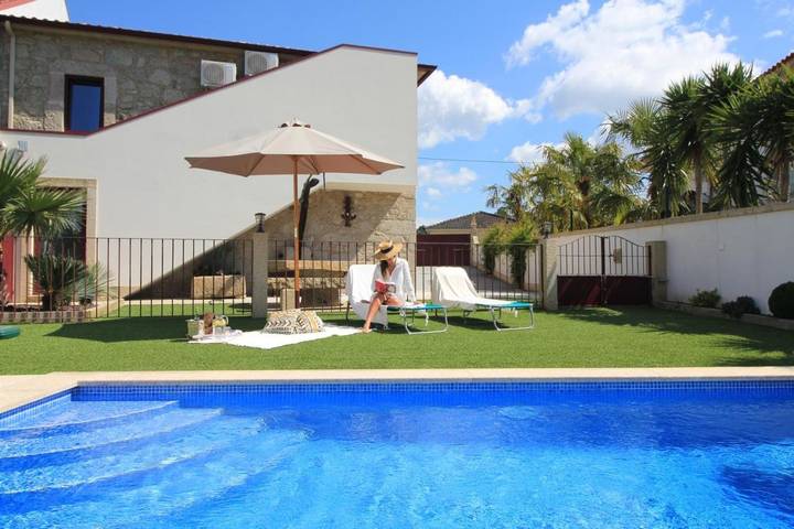 Location de vacances pour 8 personnes, avec jardin et piscine dans Freixo - 2