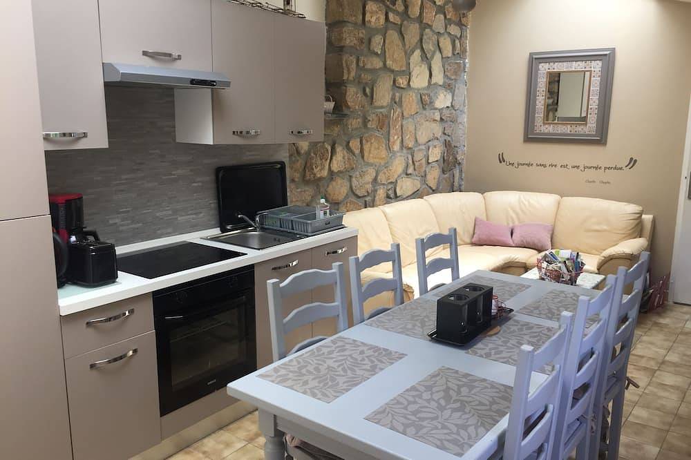 Nuit en roulotte avec petit déjeuner compris ( chambre d'hôtes insolite) in Guimiliau, Région de Morlaix