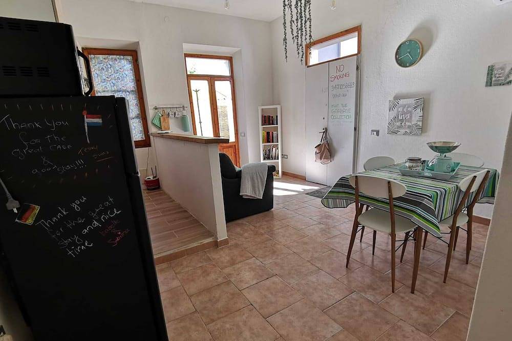 Entire apartment, Casa Circe - One Bedroom Apartment, Sleeps 2 in Terranoa/Olbia, Olbia