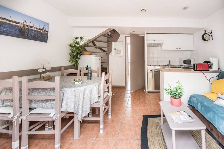 Entire apartment, Apartment 'Les Canonniers' close to the Beach with Pool, Terrace & Balcony in Le Canon, Lège-Cap-Ferret