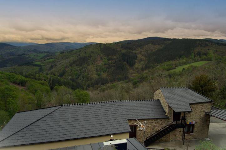 Gîte pour 2 personnes, avec vue ainsi que terrasse et jardin, animaux acceptés à Becerreá - 2