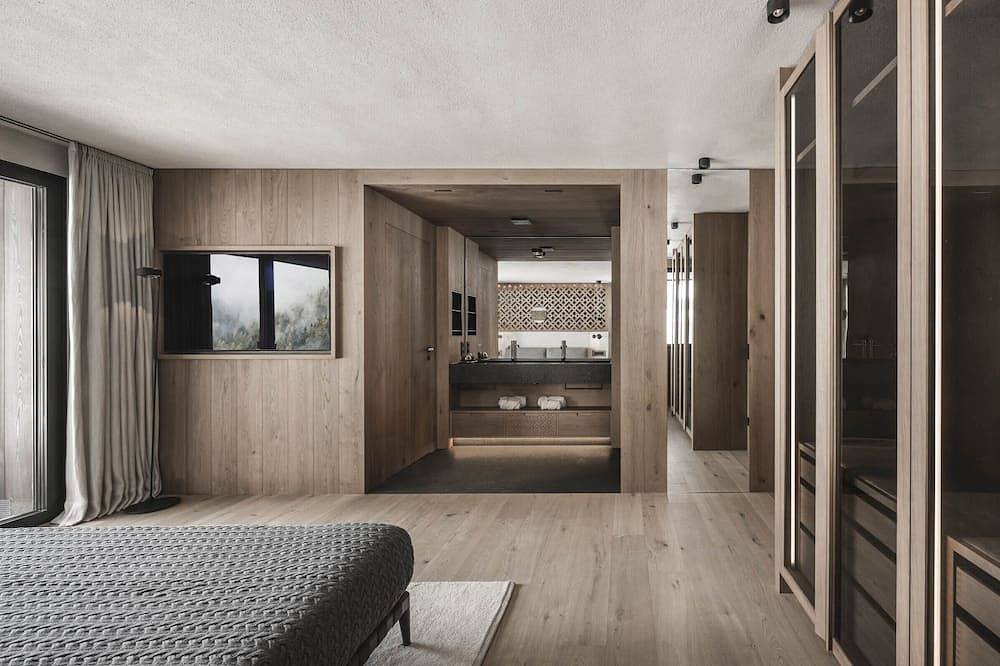 Luxury Chalet Alpurio, private chalet with Wellbeing Manager in Wolkenstein, Dolomiti Superski