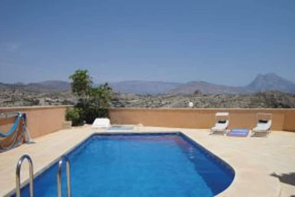 Magnificent property with great sea views near the beach  in Villajoyosa, Costa Blanca