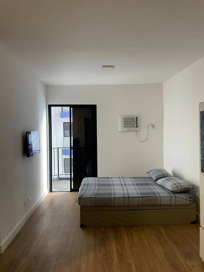 Casas e apartamentos de temporada para 3 pessoas, com balcão e vista e ainda piscina em São Vicente