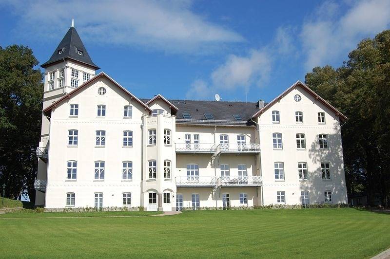 Ganze Ferienwohnung, Lotte im Schloss in Hohen Niendorf, Bastorf
