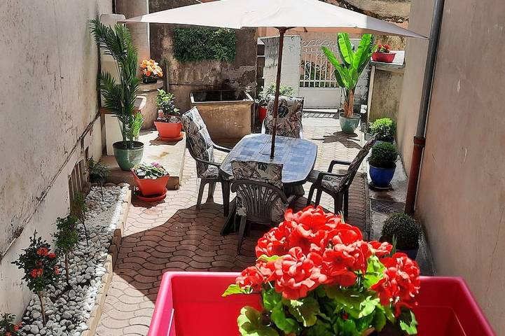 Location de vacances pour 4 personnes, avec jardin et terrasse dans Office de Tourisme d'Aix les Bains - 4