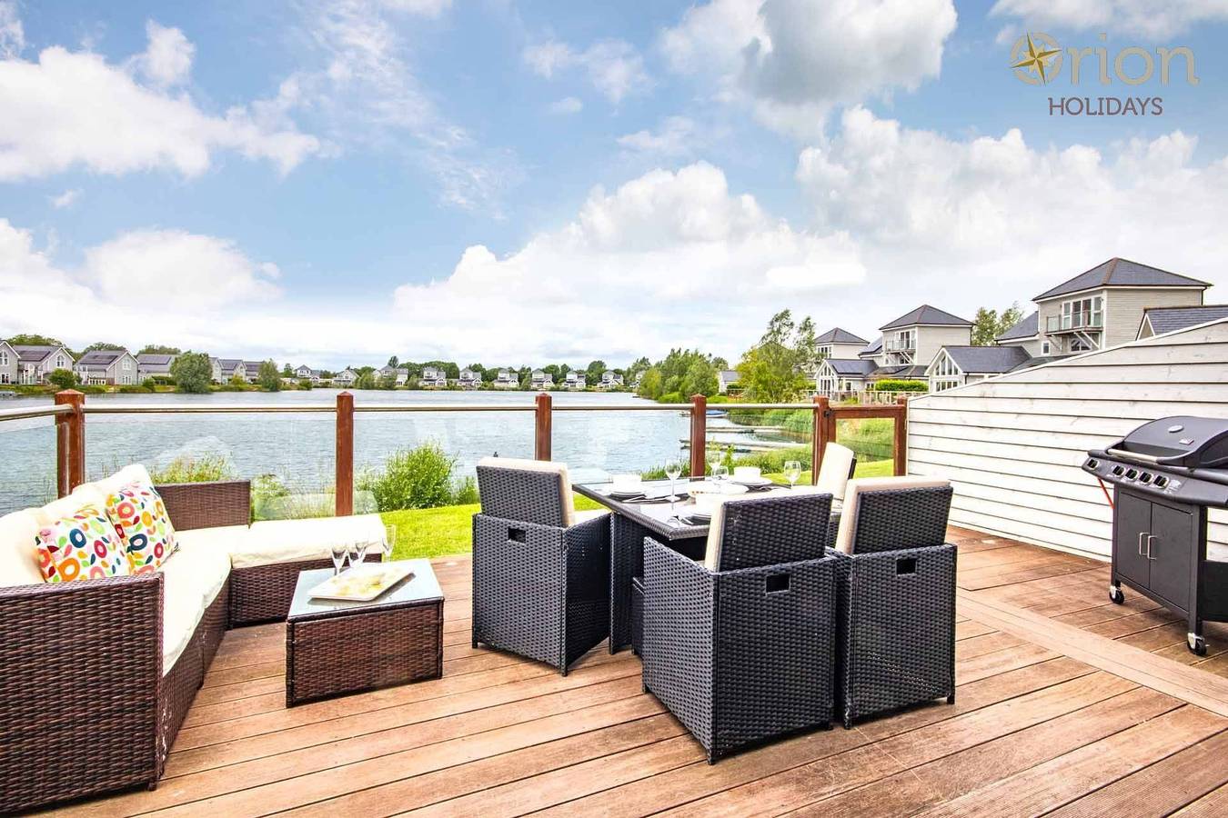 Summer Lake 32B, Meadowlark in Gloucestershire