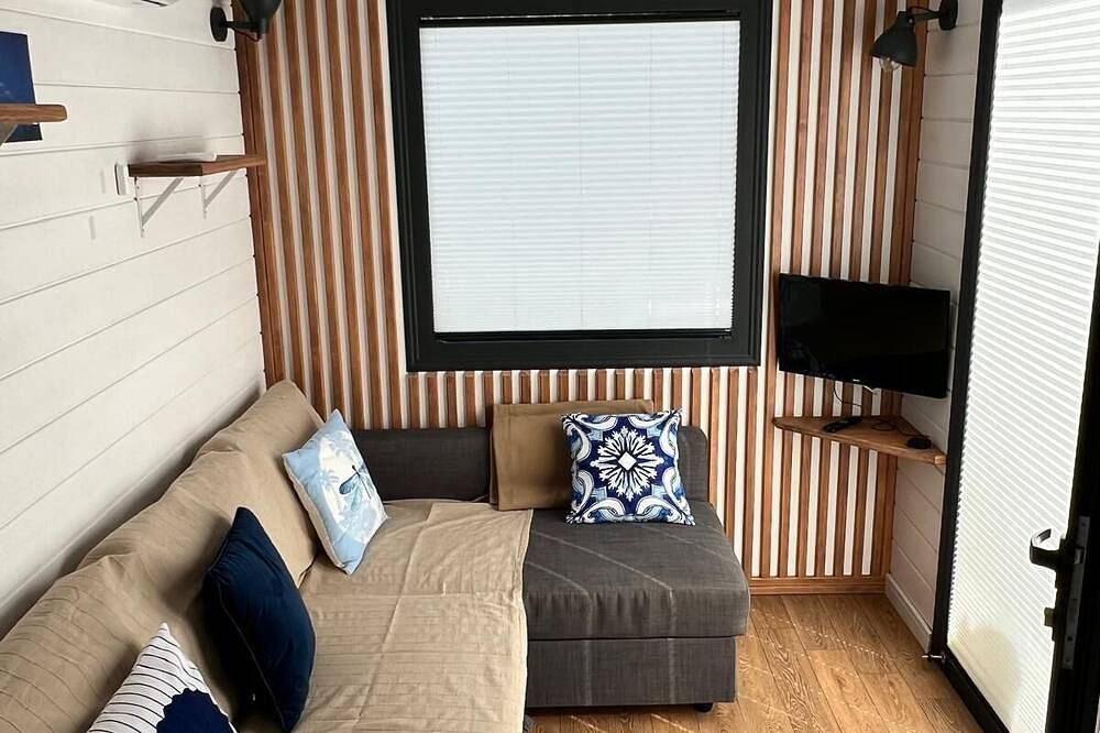 Lovely Caravan with deck and garden close to İstanbul Airport in Marmara region