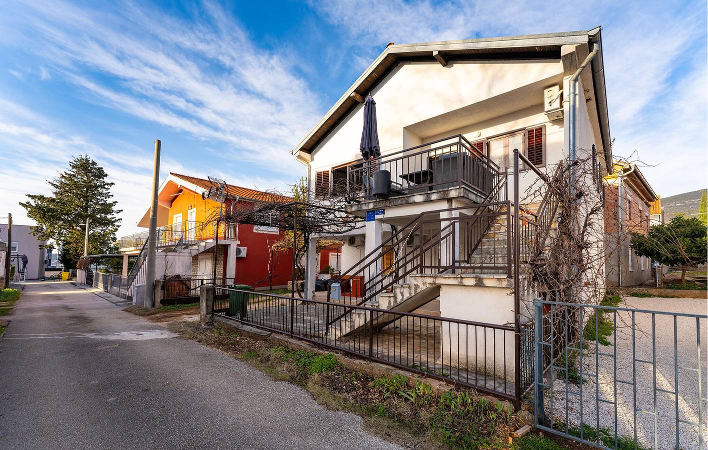 Ganze Ferienwohnung, Gemütliche Ferienwohnung mit Terrasse in der Nähe der Küste und des Stadtzentrums in Donji Karin in Donji Karin, Zadar