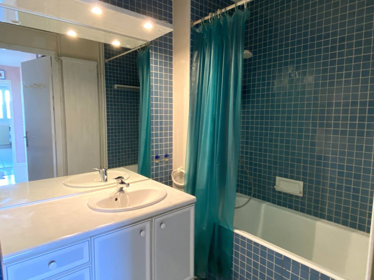 Appartement entier, Appartement T2 proche plage avec loggia et un animal admis in Château-d'Olonne, Les Sables-d'Olonne