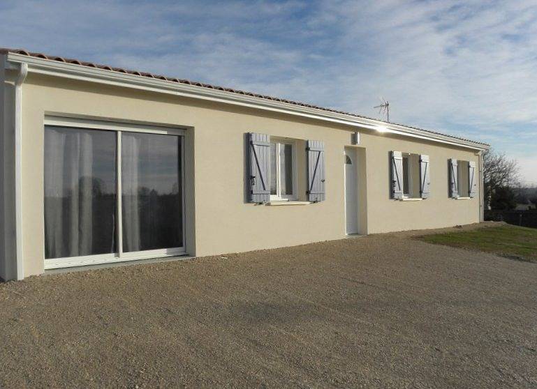 Maison 8 à 10 personnes avec piscine et jacuzzi privés in Belluire, Région de Jonzac