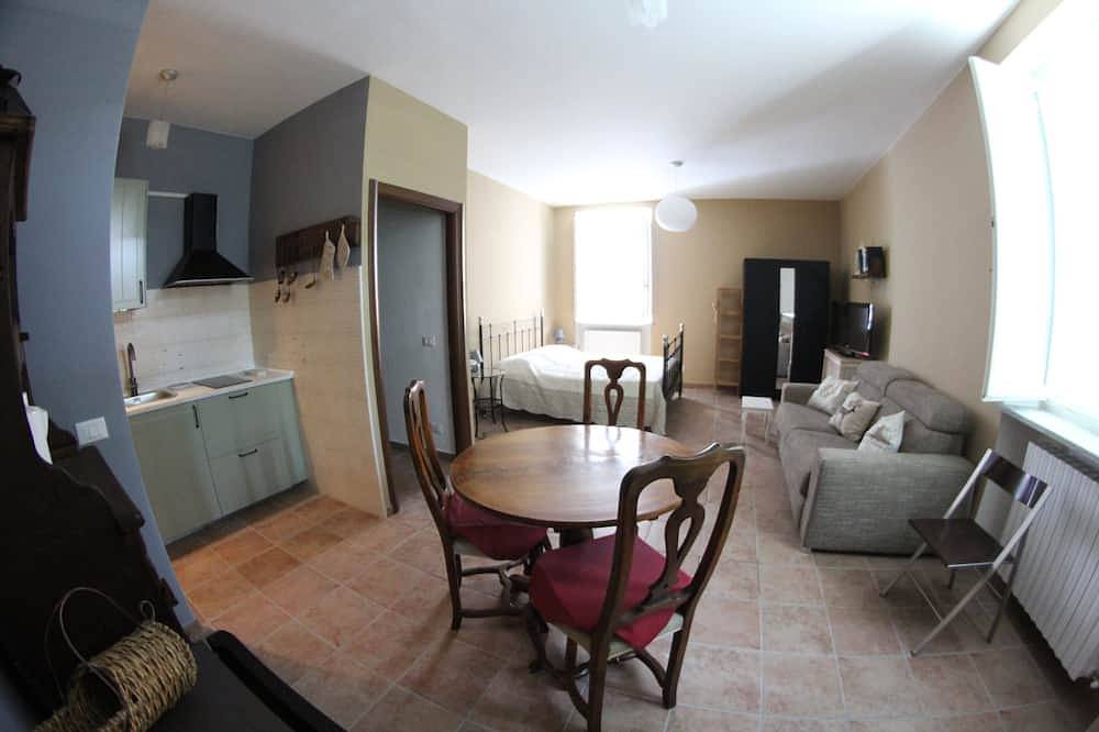 Hel lejlighed, Cozy apartment inside the 1400 building \"Torre degli Angeli.\" in Centro (Vercelli), Vercelli