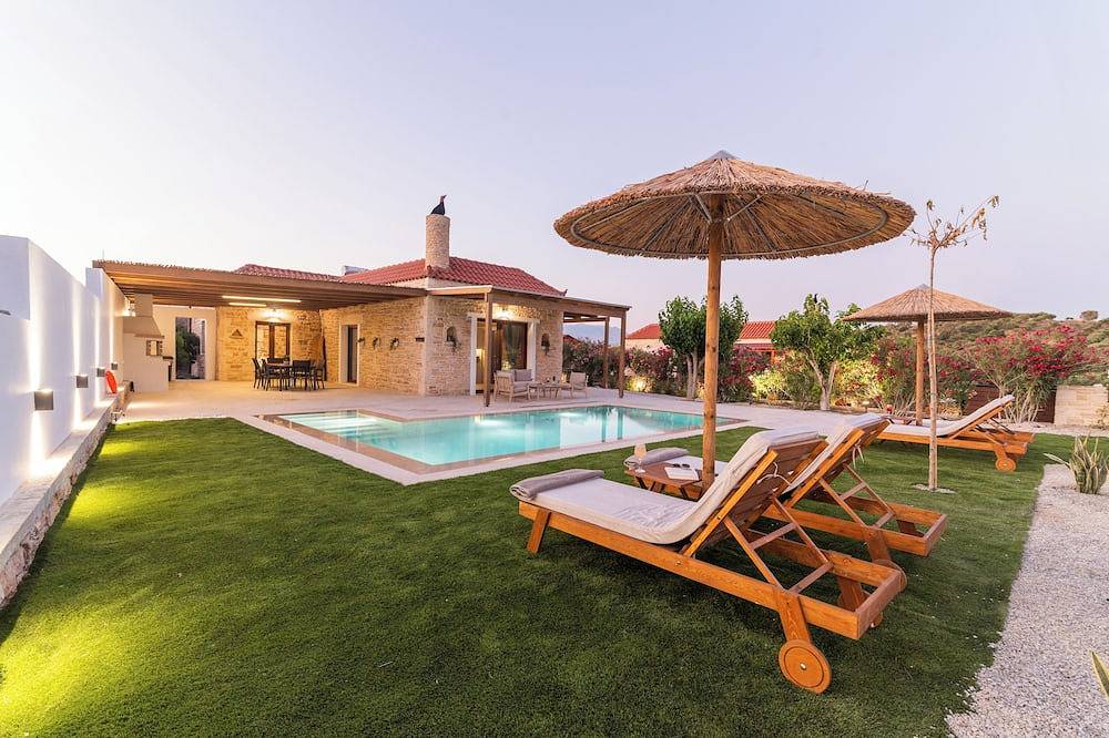 Quiet 2 bedroom and 2 bathroom villa with a big infinite swimming pool in Pitsidia, Iraklio-Heraklion und Umgebung