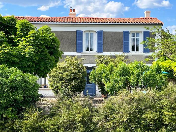 Location de vacances pour 2 personnes, avec Terrasse ainsi que Jardin et Vue dans Charentenay