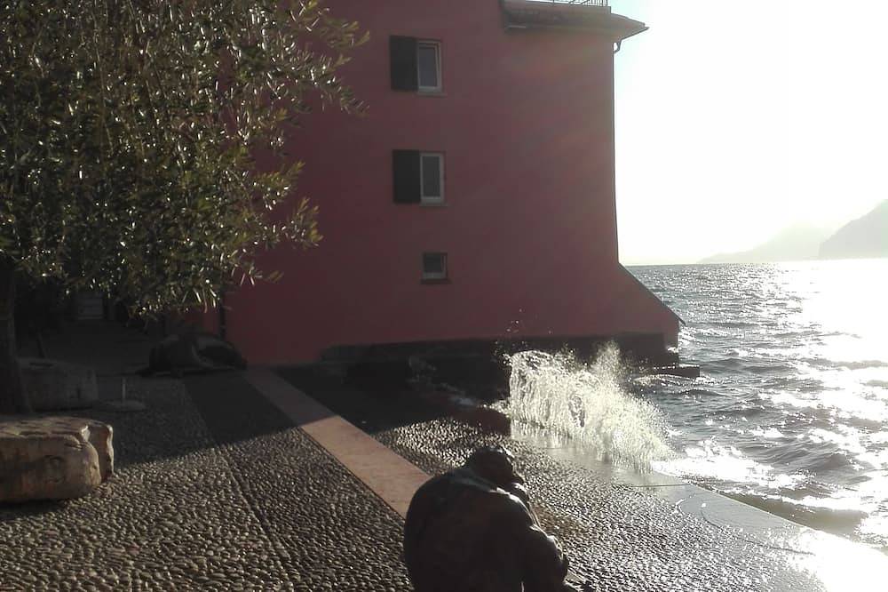Entire apartment, Lakeside apartment located in historic center with wonderful views in Malcesine, Garda Mountains