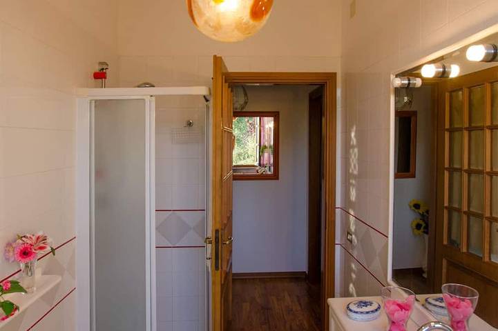 Appartamento intero, Aurora apartment, Charming Farmhouse with Private Pool and Private Outside Area in Terricciola, Pisa e dintorni