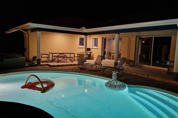 Chalet para 10 personas, con piscina y jacuzzi - 1