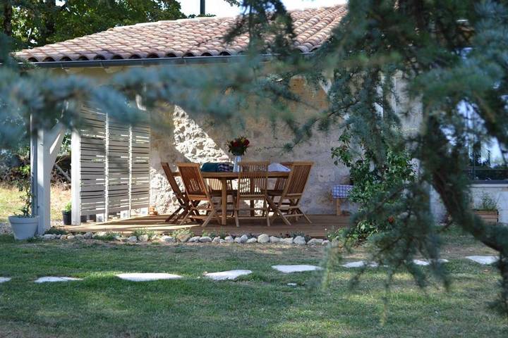 Cottage pour 4 personnes, avec jardin ainsi que vue et terrasse à Madaillan