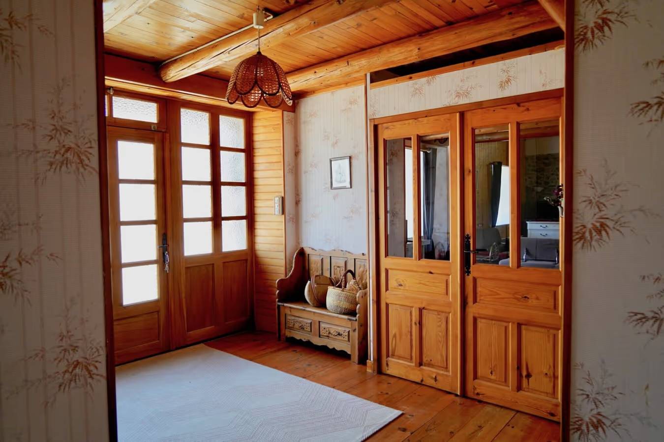Ferienhaus 'Les Cousines' mit Bergblick, privater Terrasse und Wlan in Lavoûte-Chilhac, Haute-Loire