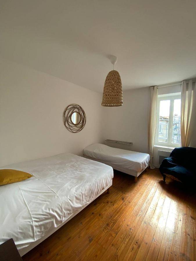 Location de vacances pour 13 personnes, avec terrasse et jardin à La Boissière-sur-Èvre