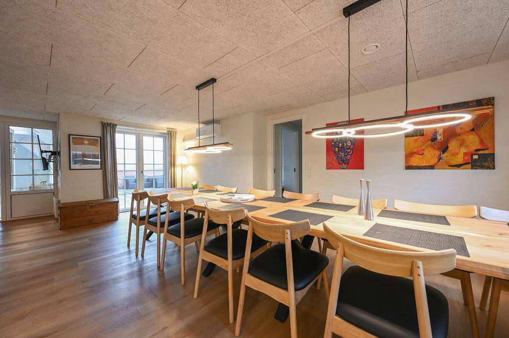 Beautiful holiday home with swimming pool, sauna, jacuzzi and 3 bathrooms in Ulfborg, Nissum Fjord