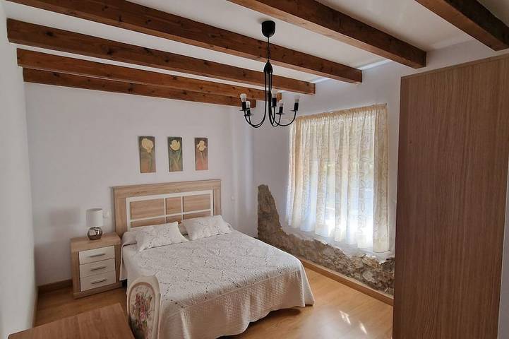 Entire apartment, Apartamentos Viñas - 1 room apartment in Queveda, Santillana del Mar