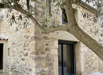 Gîte pour 3 personnes, avec piscine ainsi que vue et jardin à Quarante