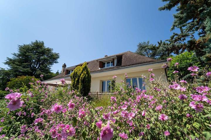 Maison de vacances pour 14 personnes, avec Balcon et Jacuzzi ainsi que Terrasse et Jardin à Blois