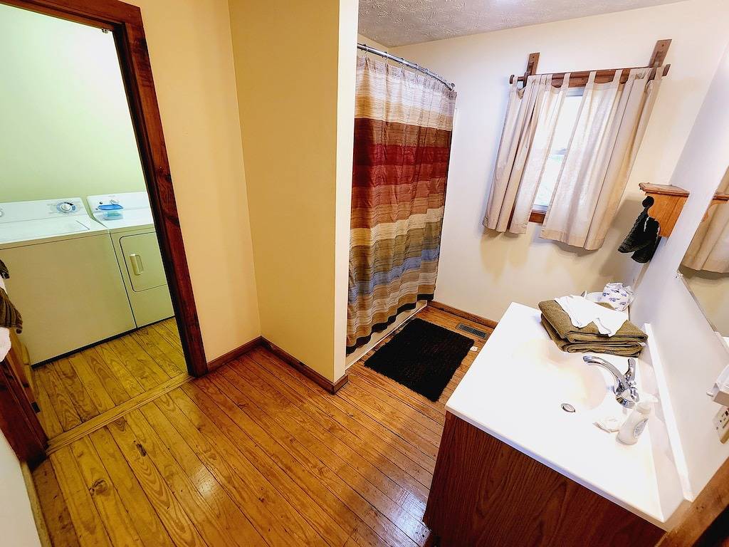 Mtn. Aussicht & gemütlich! Keine sauberen Gebühren! in Sevier County