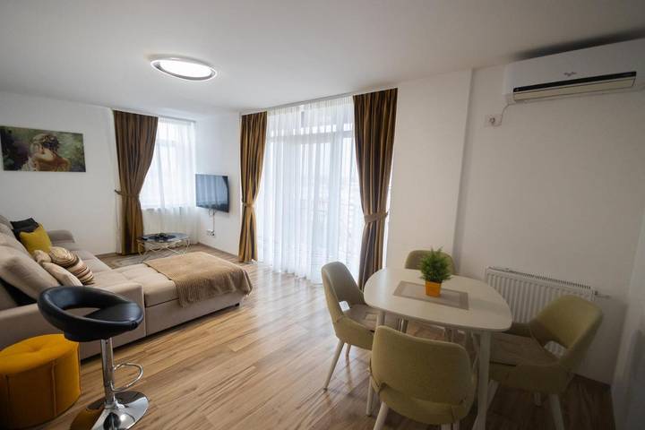 Appartement de vacances pour 6 personnes, avec Balcon et Jacuzzi ainsi que Terrasse et Jardin