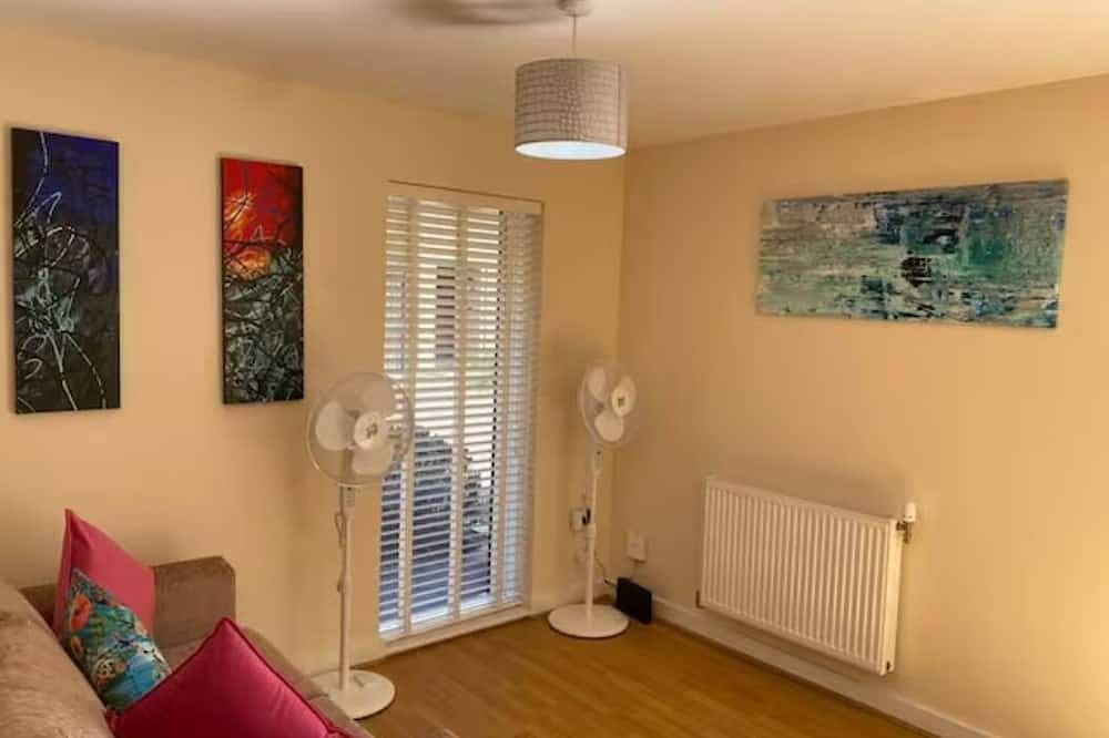 Contemporary, Cosy House with Free Parking & Garden; 5 mins to Addenbrooke's in Cambridge, Cambridgeshire