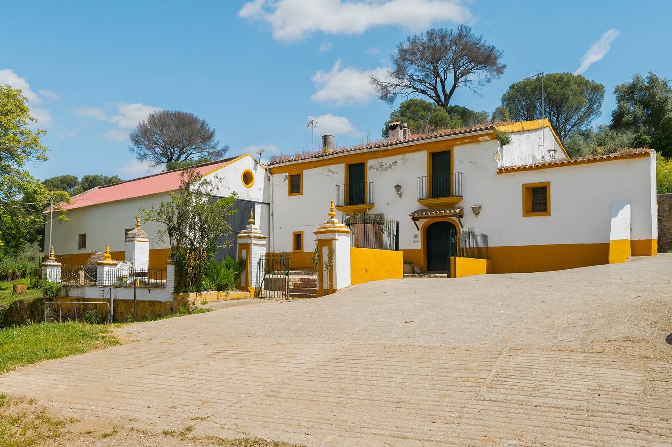 Ferienwohnung 'Chirrin' mit Bergblick, privater Terrasse und eigenem Garten in Constantina, Sierra Morena