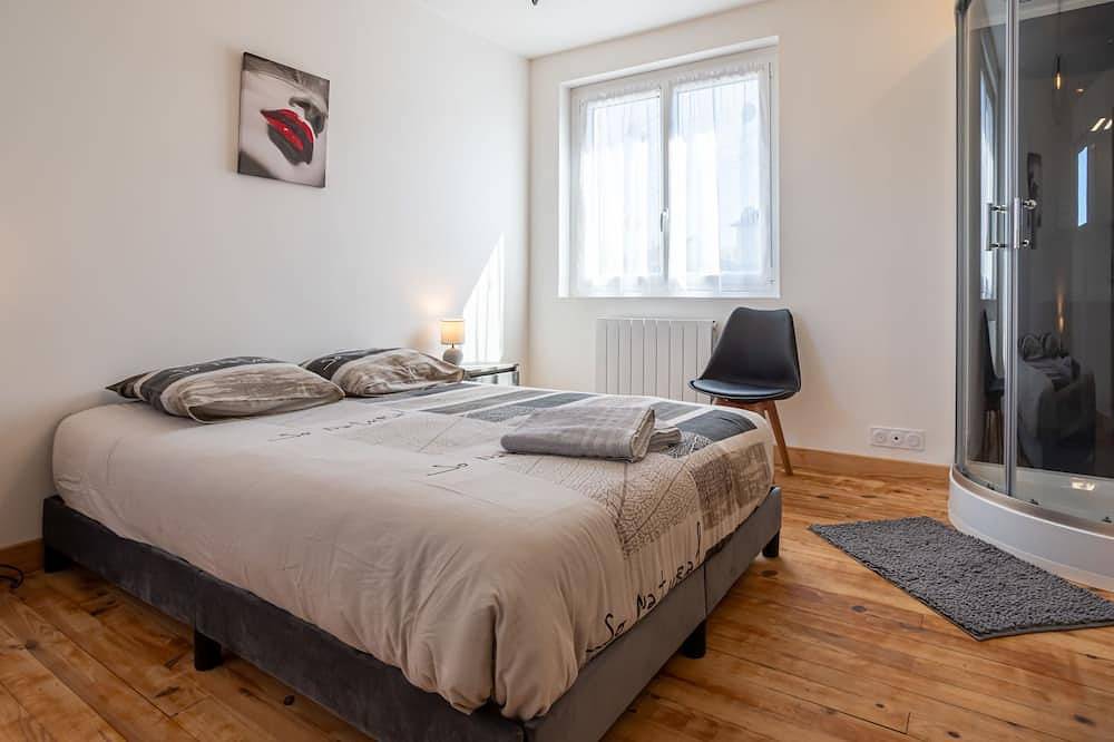 La maison du phare in Ver-sur-Mer, Côte de Nacre