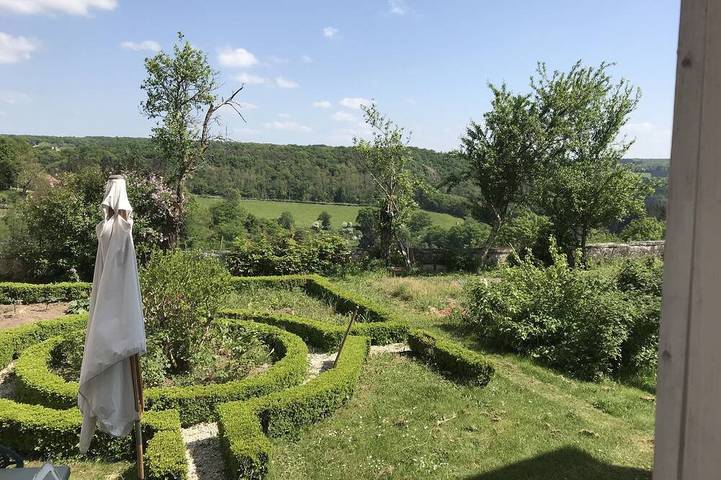 Location de vacances pour 4 personnes, avec jardin ainsi que piscine et terrasse à Avallon - 4