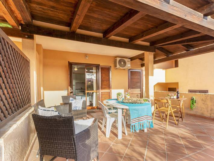 Apartment for 2 people, with garden, with pets in Sardinia