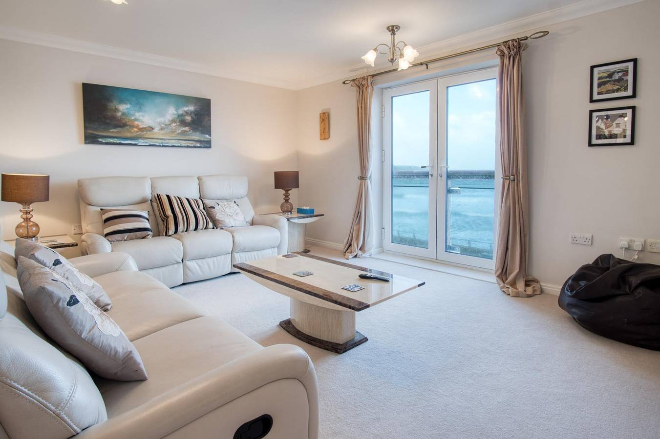Entire apartment, 13 St Bride's Bay View - 4 Bedroom - Broad Haven in Broad Haven, Pembrokeshire