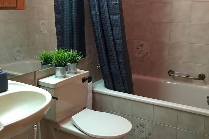 Ganze Wohnung, 3.5 Zimmer Ferienwohnung direkt am Laaxersee in Laax Dorf, Laax